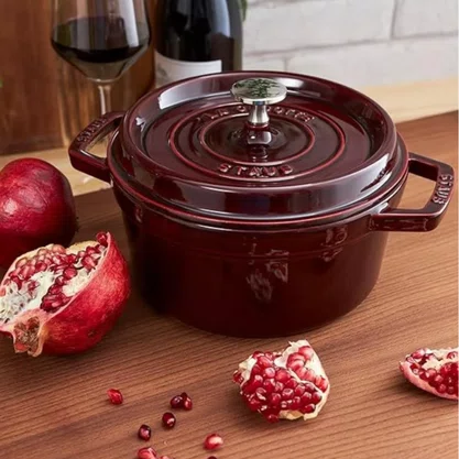 Caçarola Redonda em Ferro Fundido La Cocotte Staub 24cm 3,8L - Vermelho Granada