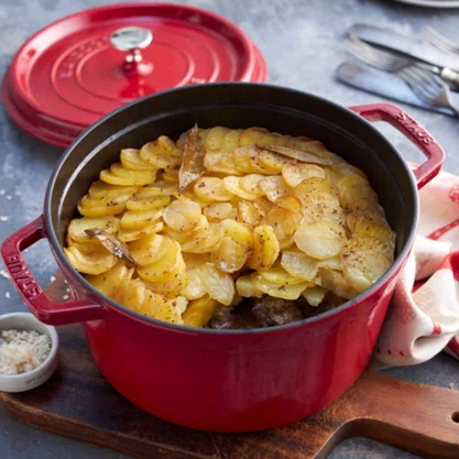 Caçarola Staub Redonda em Ferro Fundido La Cocotte Cereja 28cm