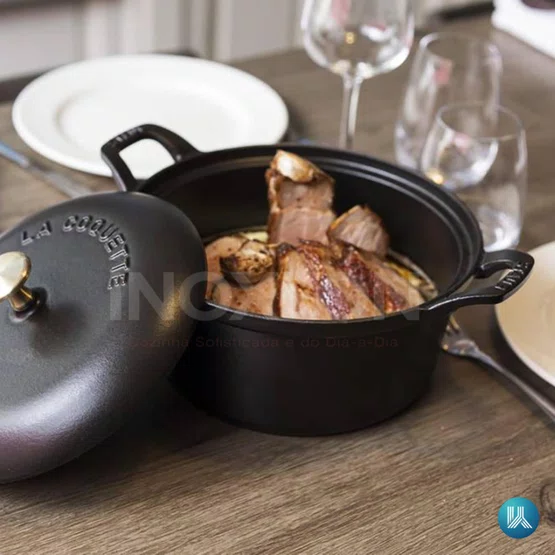 Caçarola Staub Oval Vintage em Ferro Fundido Feito na França Preto 20 cm 1L