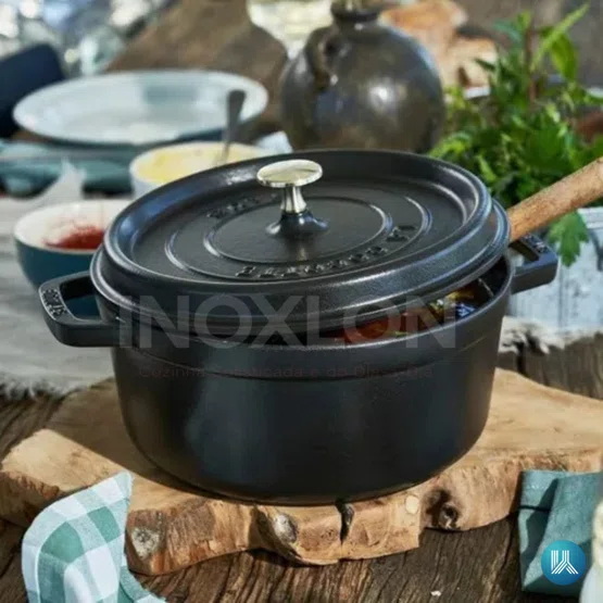 Caçarola Staub Redonda Ferro Fundido Feito na França Preto 22 cm