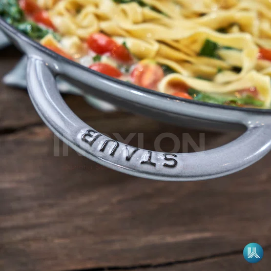 Caçarola Premium Staub Wok Ferro Fundido com Tampa de Vidro Cinza Grafite 37cm