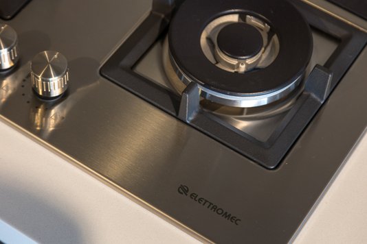 Combo Elettromec Coifa Milano Ilha 90cm + Torre Forno Elétrico e Micro-ondas Luce + Cooktop Quadratto 90 6 Queimadores