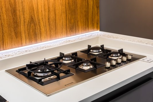 Combo Elettromec Coifa Milano Ilha 90cm + Torre Forno Elétrico e Micro-ondas Luce + Cooktop Quadratto 90cm