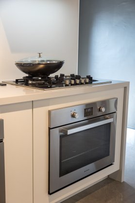 Combo Elettromec Coifa Milano Parede 90cm + Torre Forno Elétrico e Micro-ondas Luce + Cooktop Quadratto 90cm
