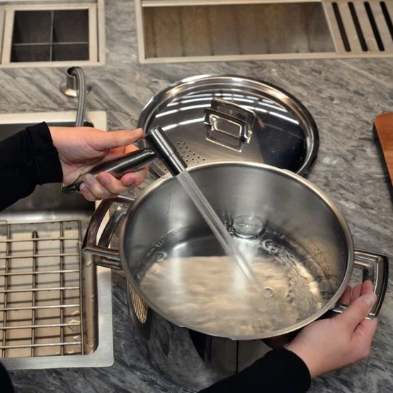 Ducha Manual Tramontina com Extensor 80cm em Aço Inox Quente e Frio