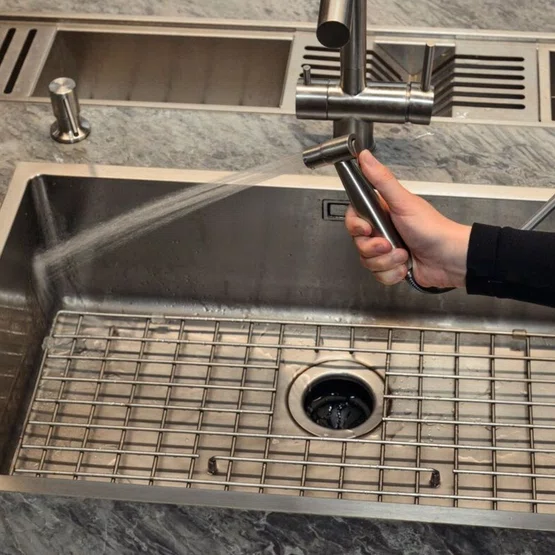 Ducha Manual Tramontina com Extensor 80cm em Aço Inox Quente e Frio