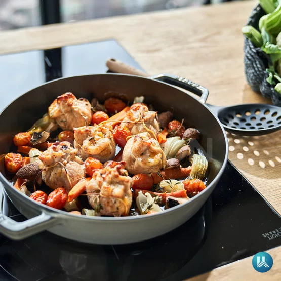 Frigideira Staub Redonda com Duas Alças Ferro Fundido Cinza Grafite 34cm