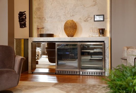Frigobar de Embutir Elettromec com Porta De Vidro e Inox Built-in 135L