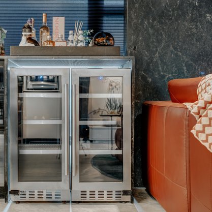Frigobar Elettromec de Embutir com Porta de Vidro e Função Connect 86L 220V