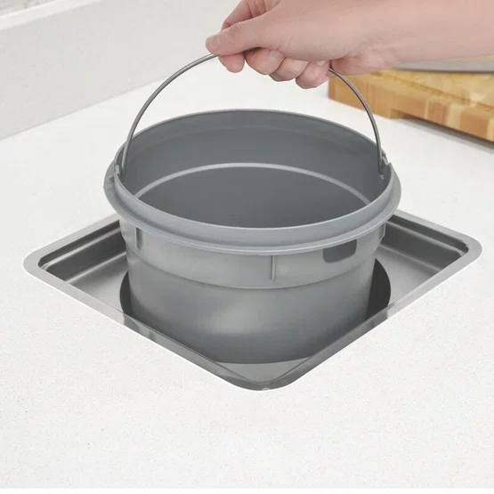 Lixeira de Embutir Clean Square 5 Litros com Tampa Quadrada em Aço Inox