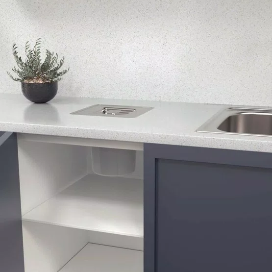 Lixeira de Embutir Clean Square 5 Litros com Tampa Quadrada em Aço Inox