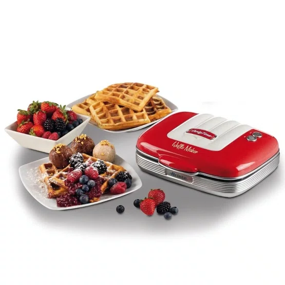 Máquina de Waffle 1973 Ariete Retrô Party Time 700W Vermelha