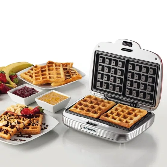 Máquina de Waffle 1973 Ariete Retrô Party Time 700W Vermelha
