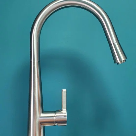 Misturador Monocomando Kromma Gourmet Classic Inox Escovado com Ducha Extensível