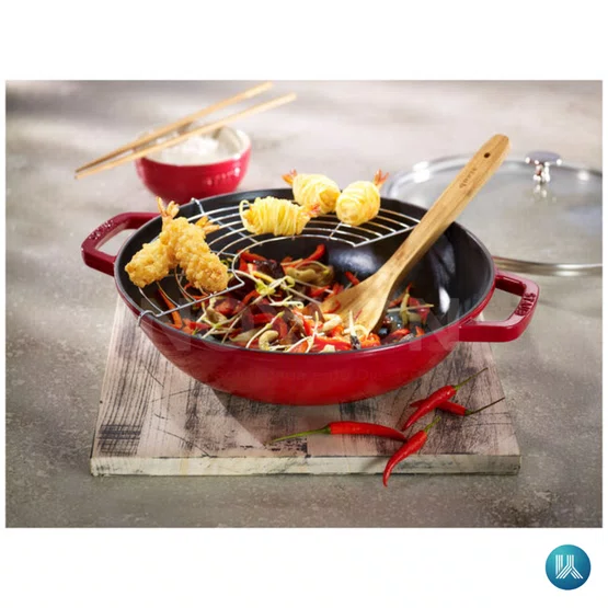 Caçarola Petit Wok Staub com Tampa de Vidro Ferro Fundido Cereja 30cm