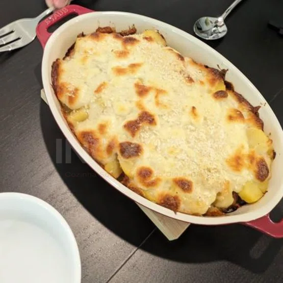 Travessa Staub Oval em Cerâmica 37cm Cereja