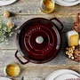 Caçarola Redonda em Ferro Fundido La Cocotte Staub 22cm 2,6L - Vermelho Granada