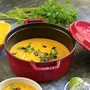 Caçarola Redonda em Ferro Fundido La Cocotte Staub 26cm 5,2L Cereja Caçarola Redonda em Ferro Fundido La Cocotte Staub 26cm 5,2L Cereja