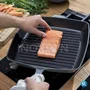 Grelha Staub Premium Quadrada Ferro Fundido Feita na França Grafite 26cm